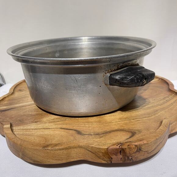 WEAR EVER 4 qt. Stock Pot Dutch Oven No. 824 Aluminum NO LIDE Made USA Vintage - Picture 3 of 12
